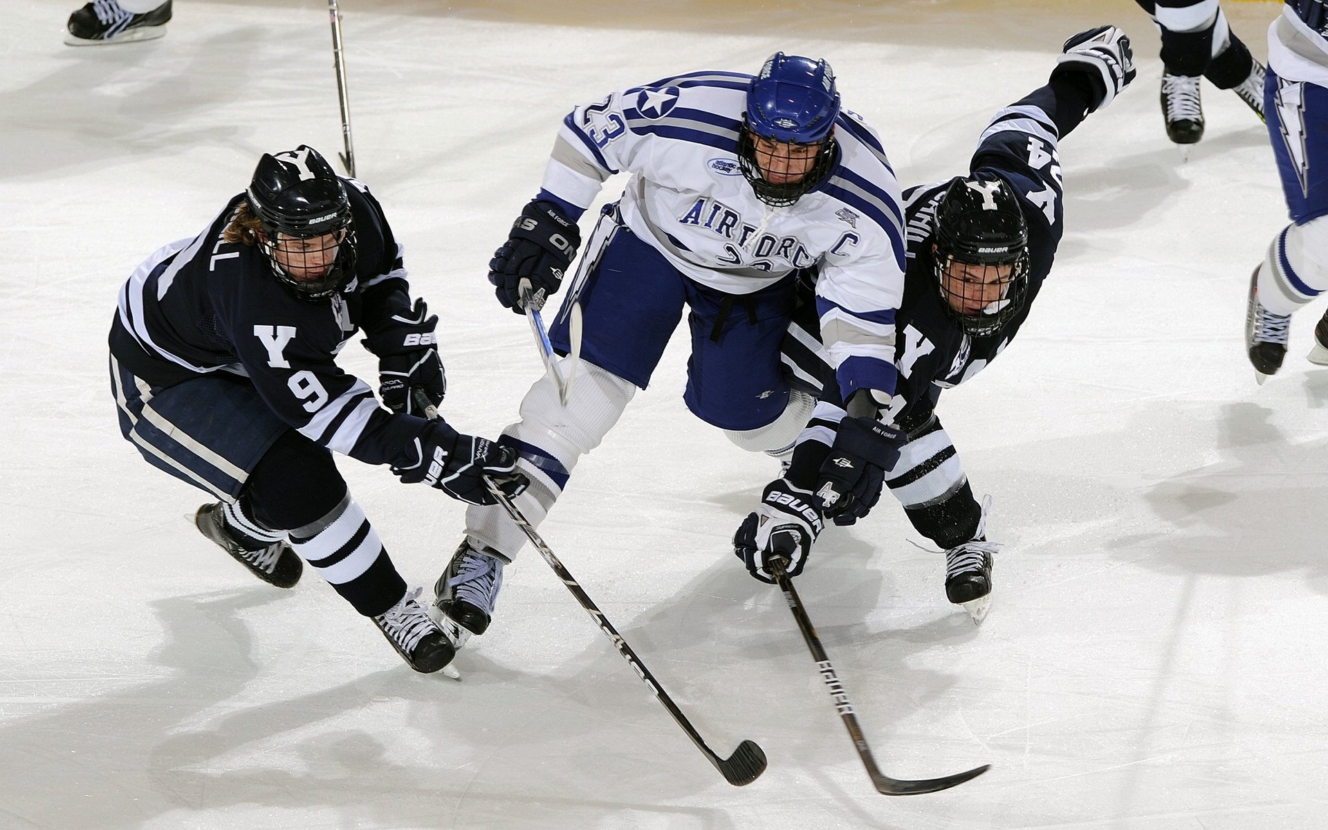 英超裁判争议不断,影响比赛结果,英超裁判主队